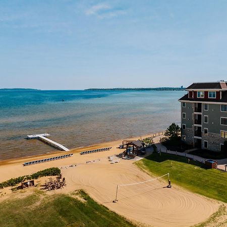 Tamarack Lodge トラバーズ・シティ エクステリア 写真