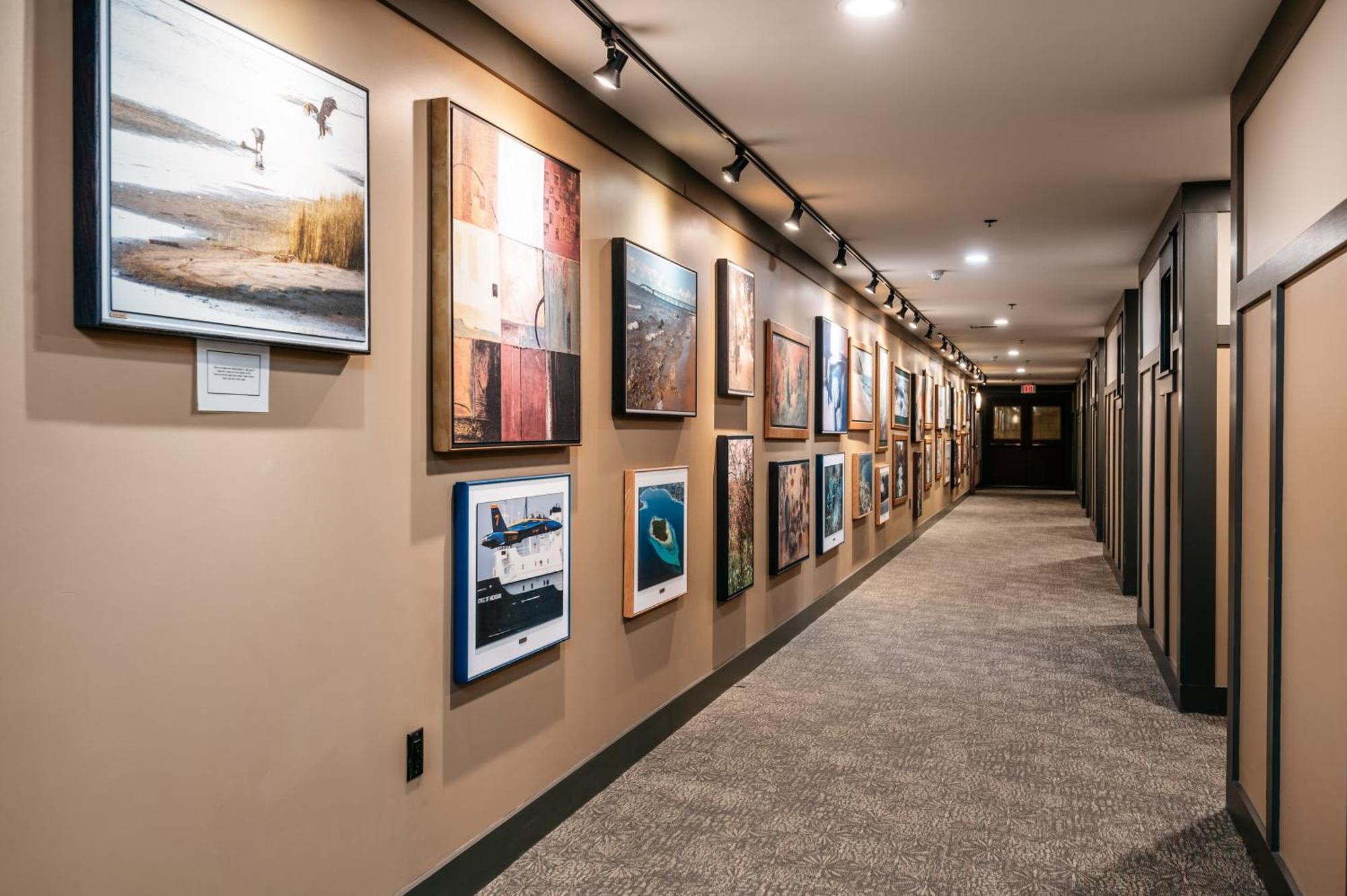 Tamarack Lodge トラバーズ・シティ エクステリア 写真