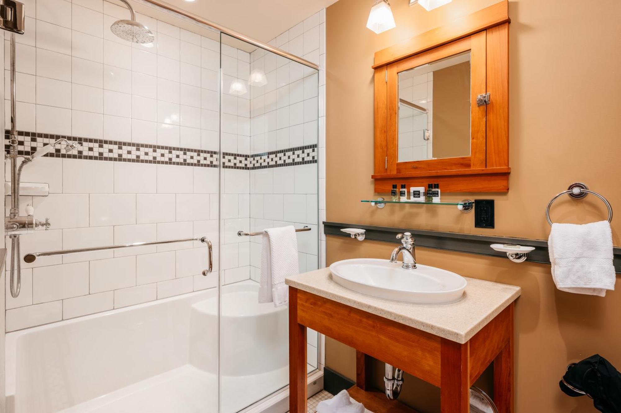 Tamarack Lodge トラバーズ・シティ 部屋 写真